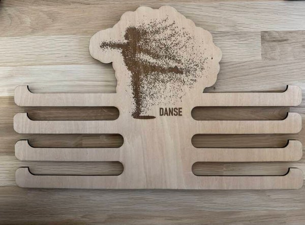 Porte médailles personnalisé Danse en bois gravé