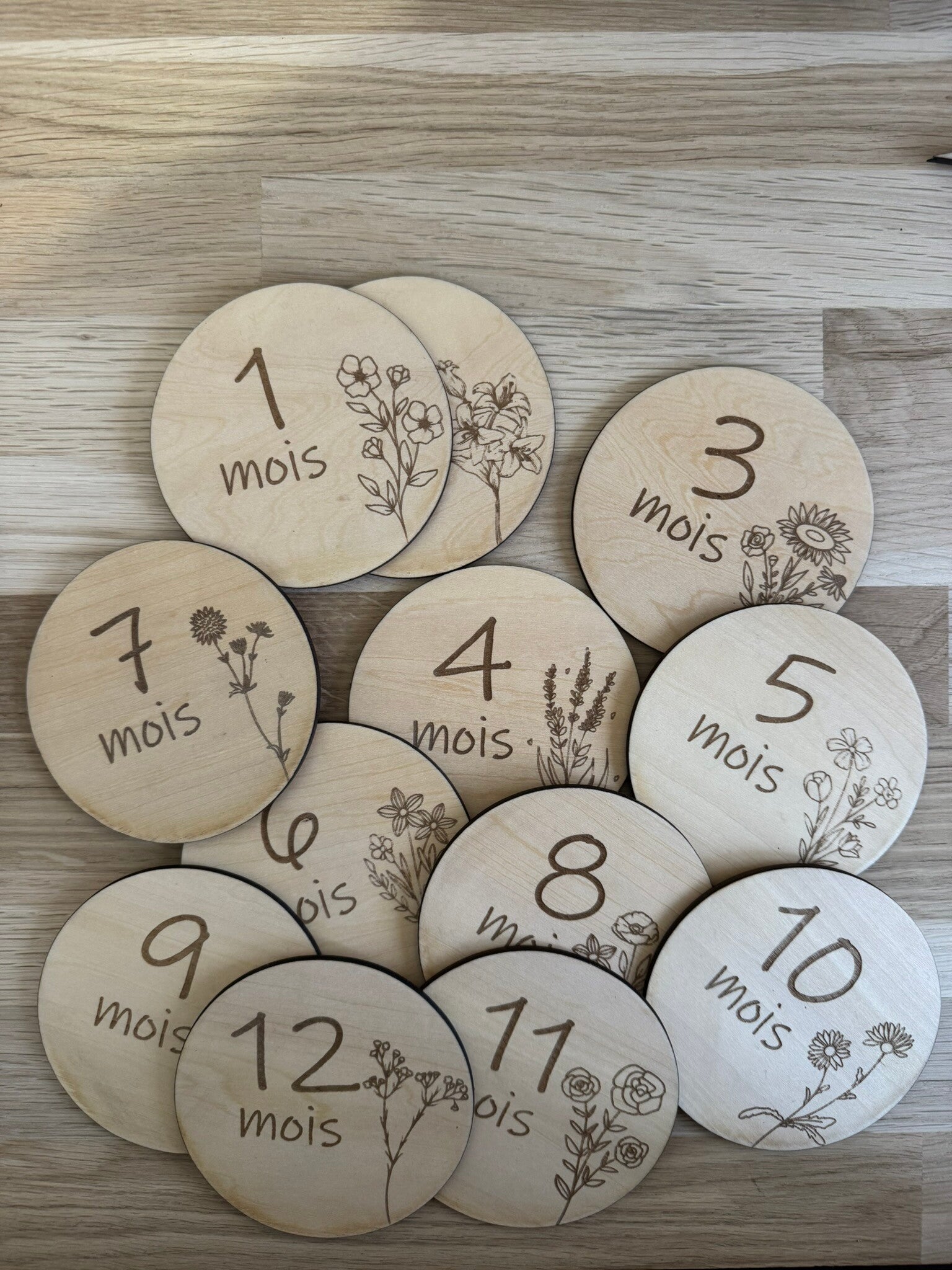 Cartes étapes Bébé 12 mois en bois gravé FLORAL