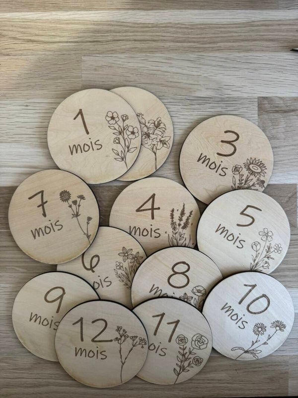 Cartes étapes Bébé 12 mois en bois gravé FLORAL