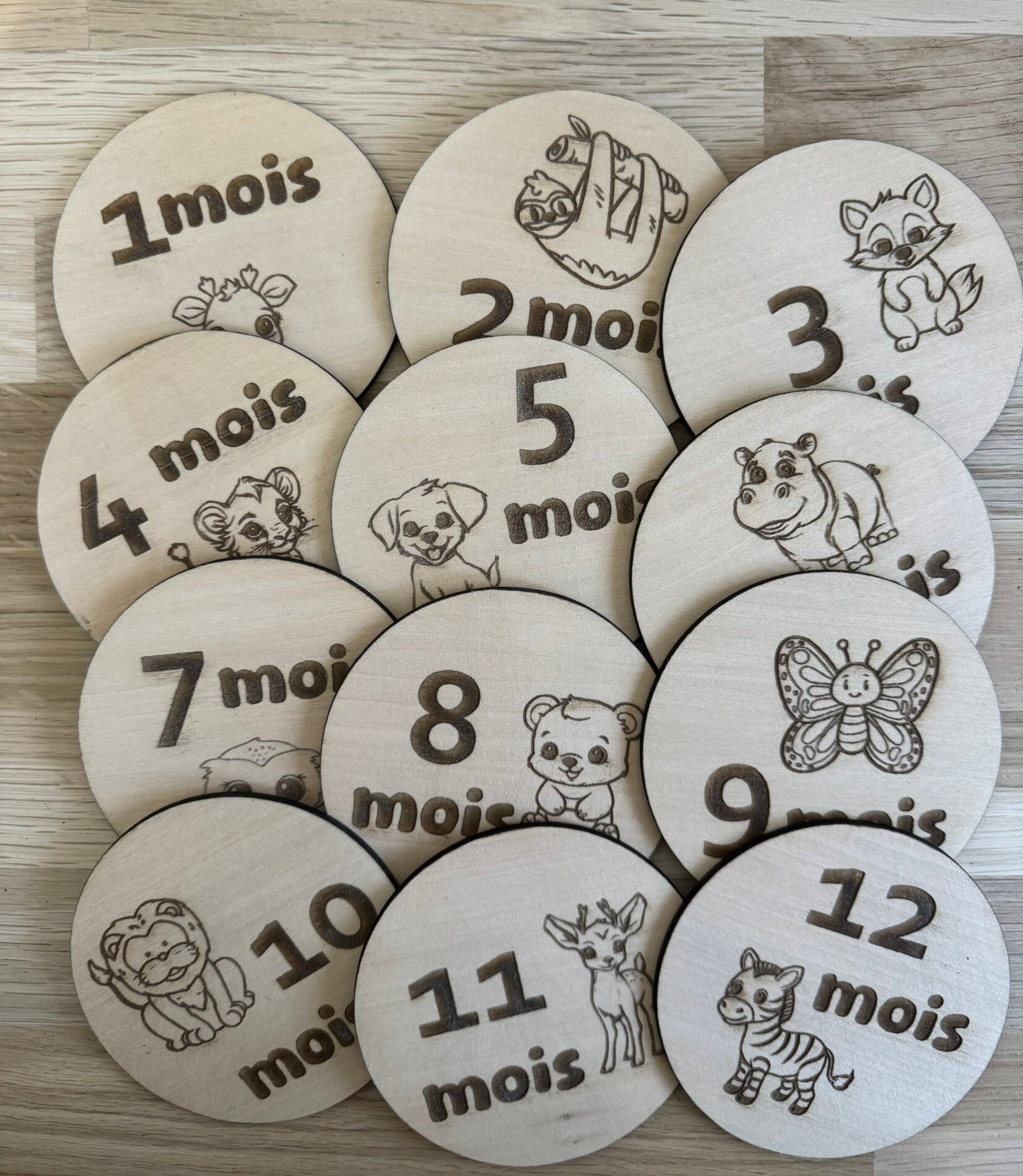 Cartes étapes Bébé 12 mois en bois gravé ANIMAUX