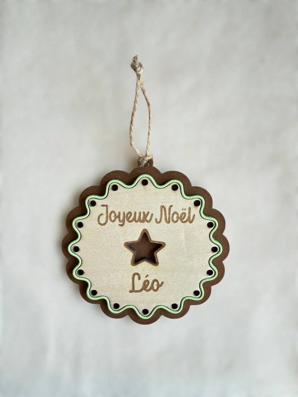 Boule de Noël personnalisée en bois – Biscuit gourmand