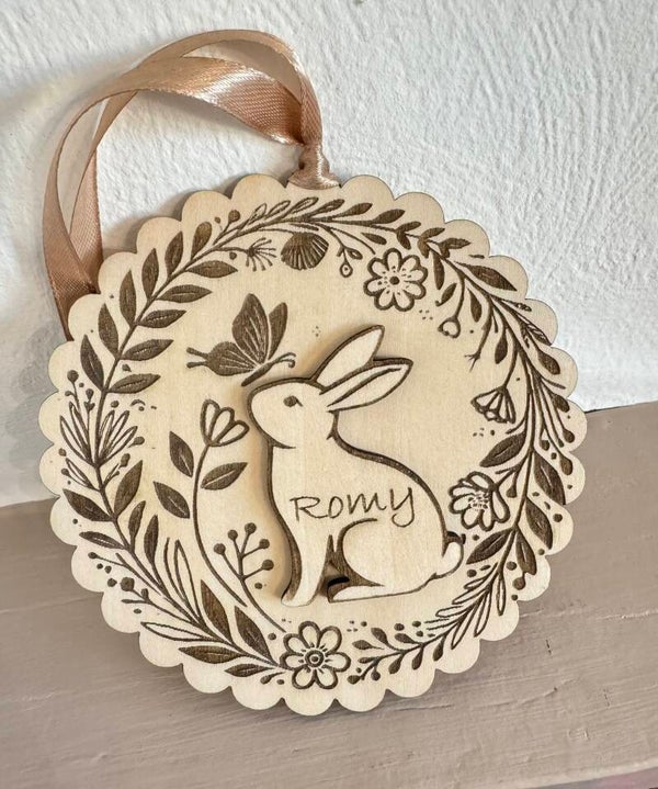 Grand médaillon Pâques en bois gravé personnalisé – Décoration originale