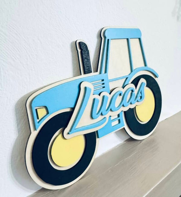 Tracteur en bois gravé personnalisé prénom décoration chambre garçon