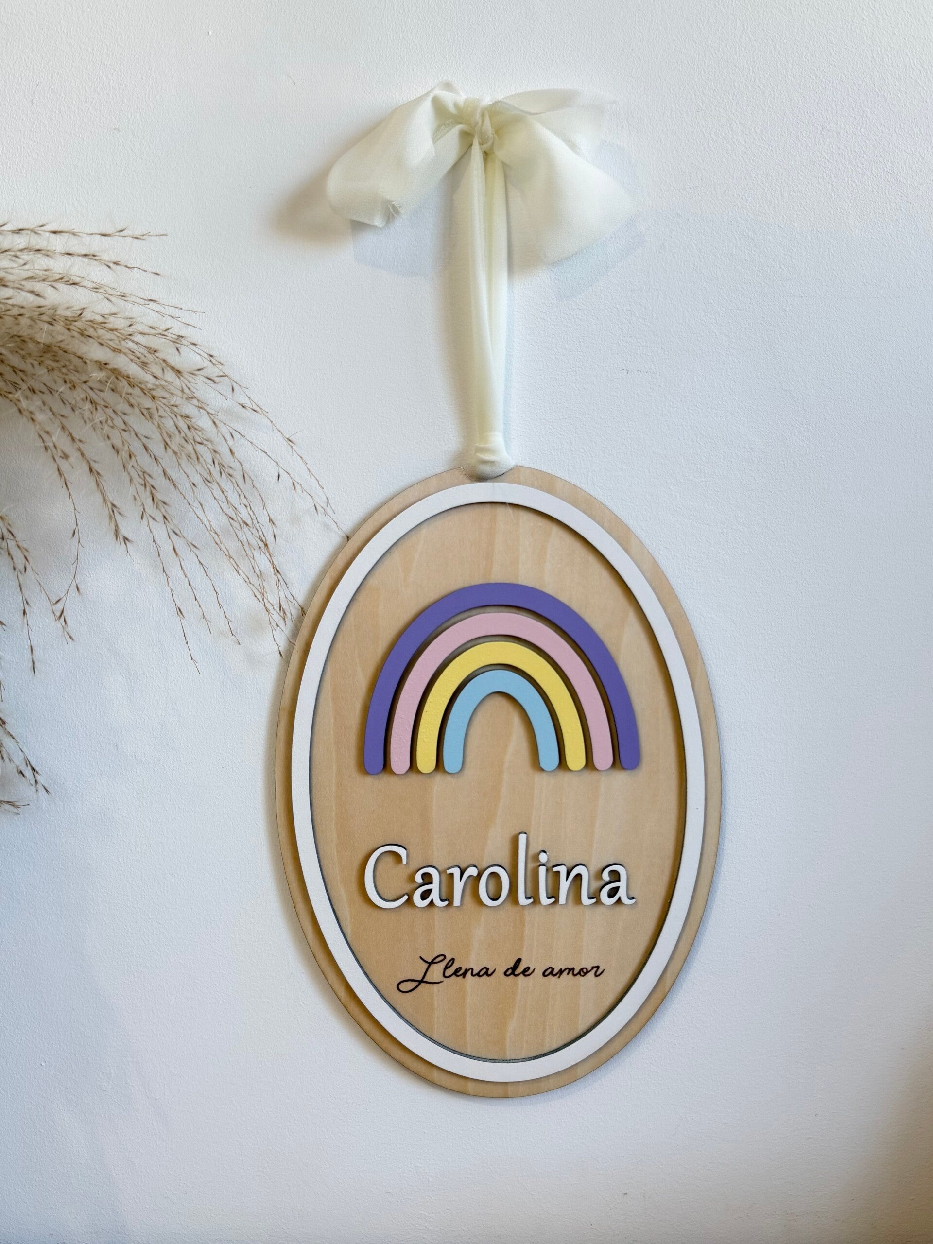 Plaque prénom enfant personnalisée – Arc-en-ciel en bois