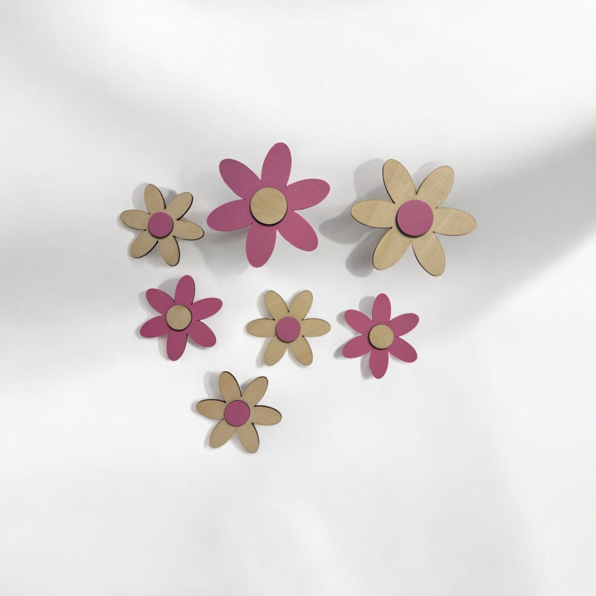 Fleurs décoratives en bois gravé personnalisables