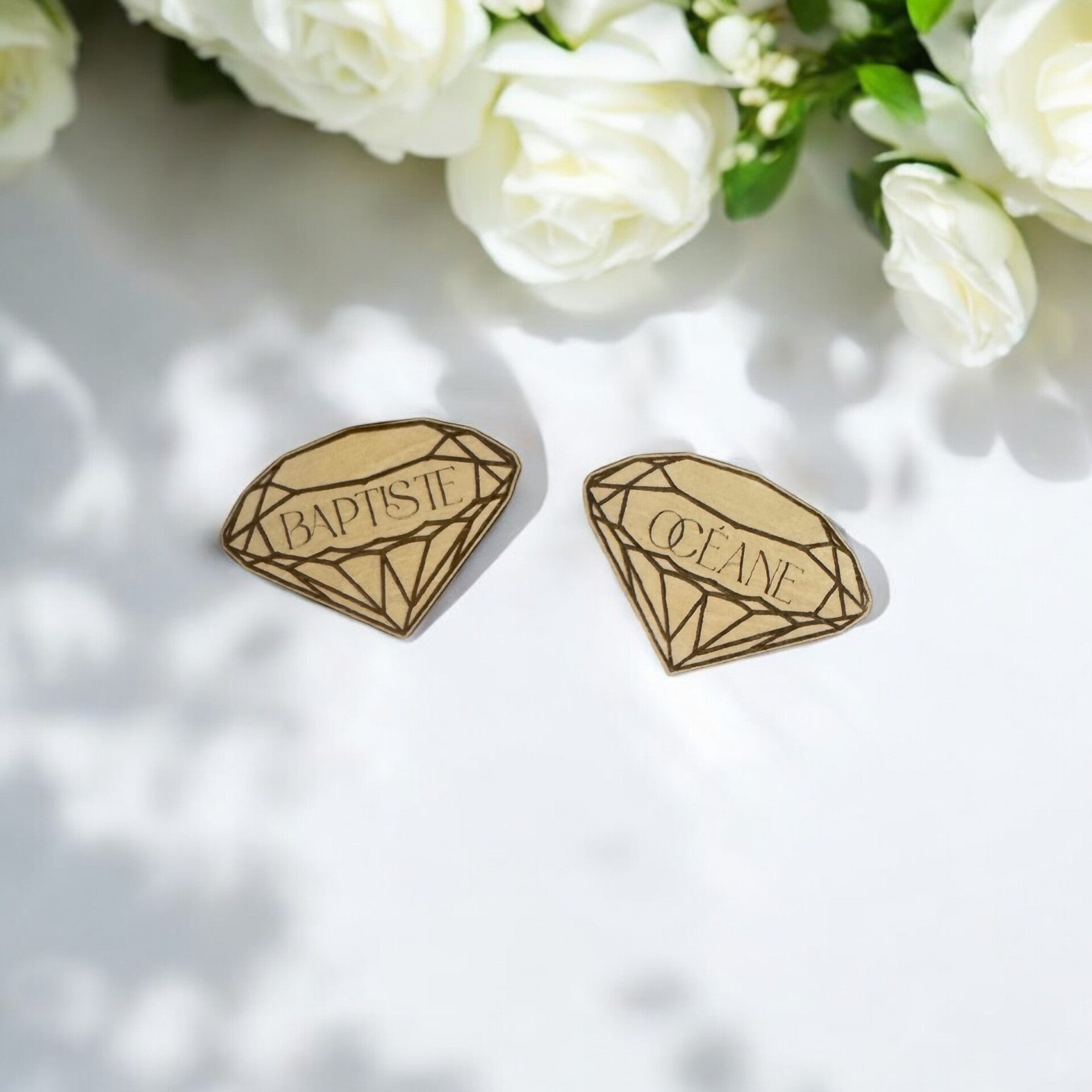 Marque-places mariage diamant luxe et glamour en bois gravé a personnaliser