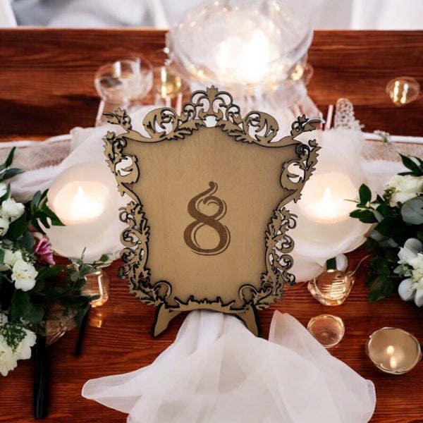 Numéro de table mariage rétro en bois gravé effet cadre photo