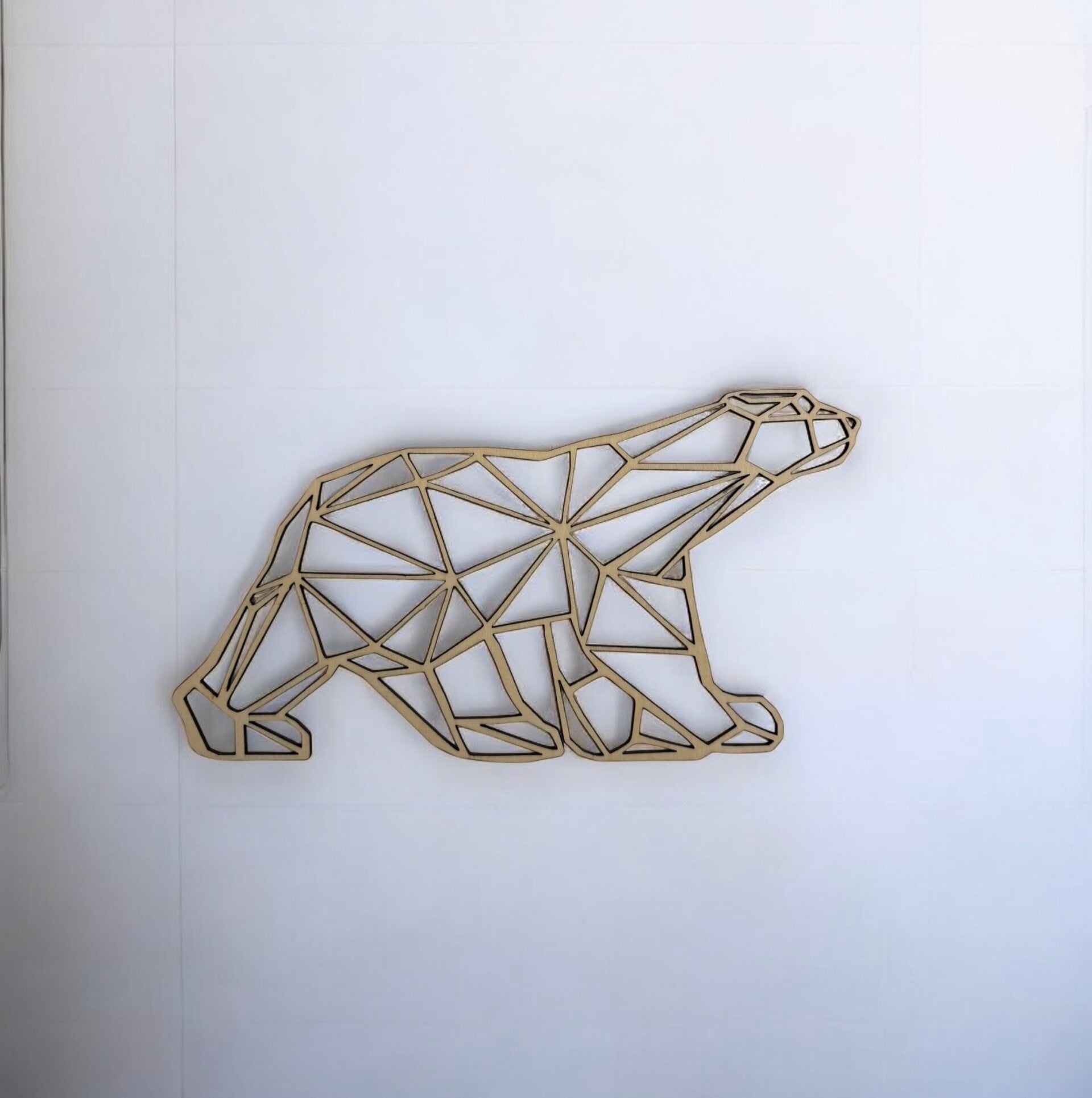 Décoration murale géométrique ours Pompon en bois gravé
