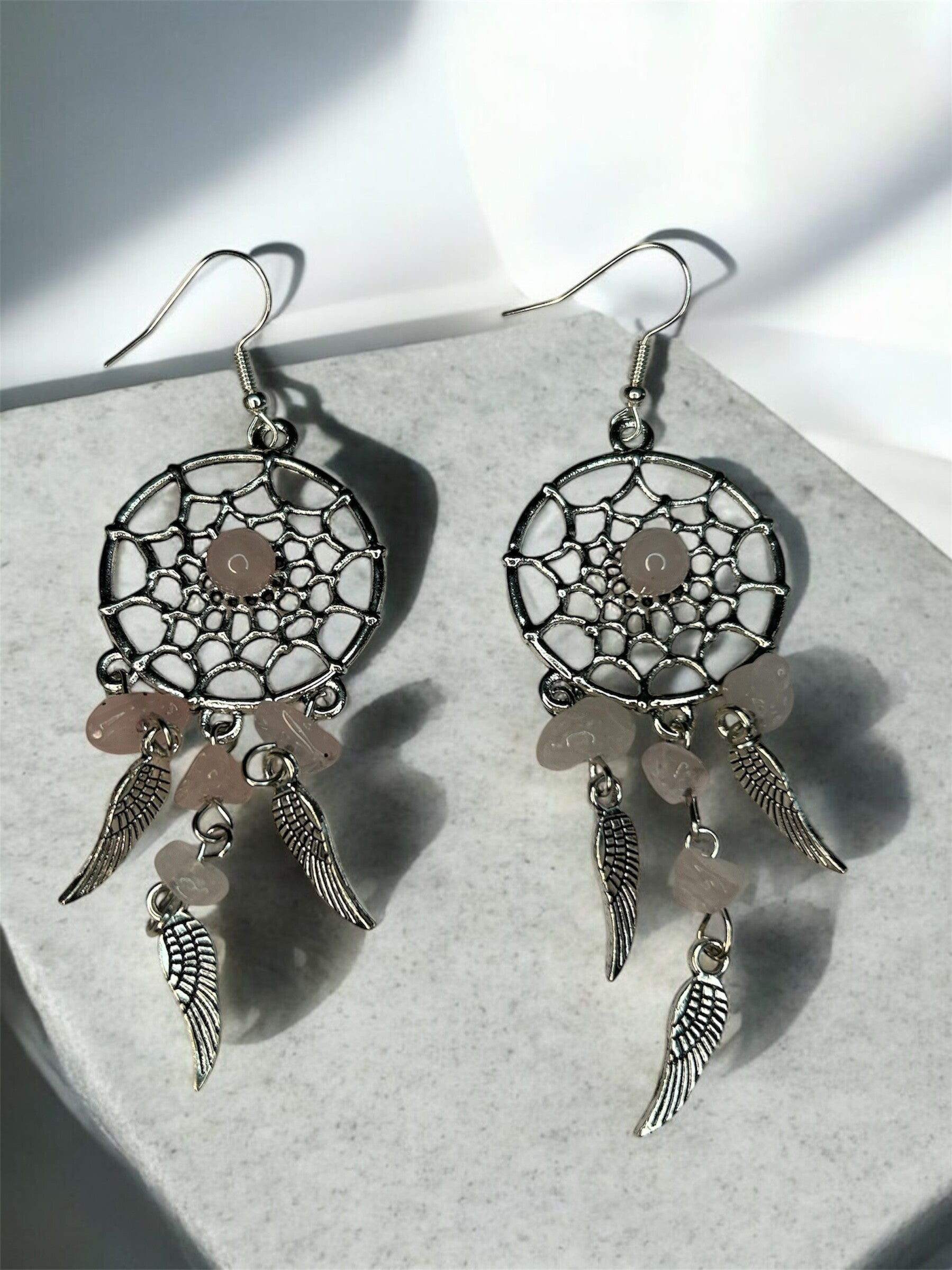 Pendientes de atrapasueños con cuarzo rosa