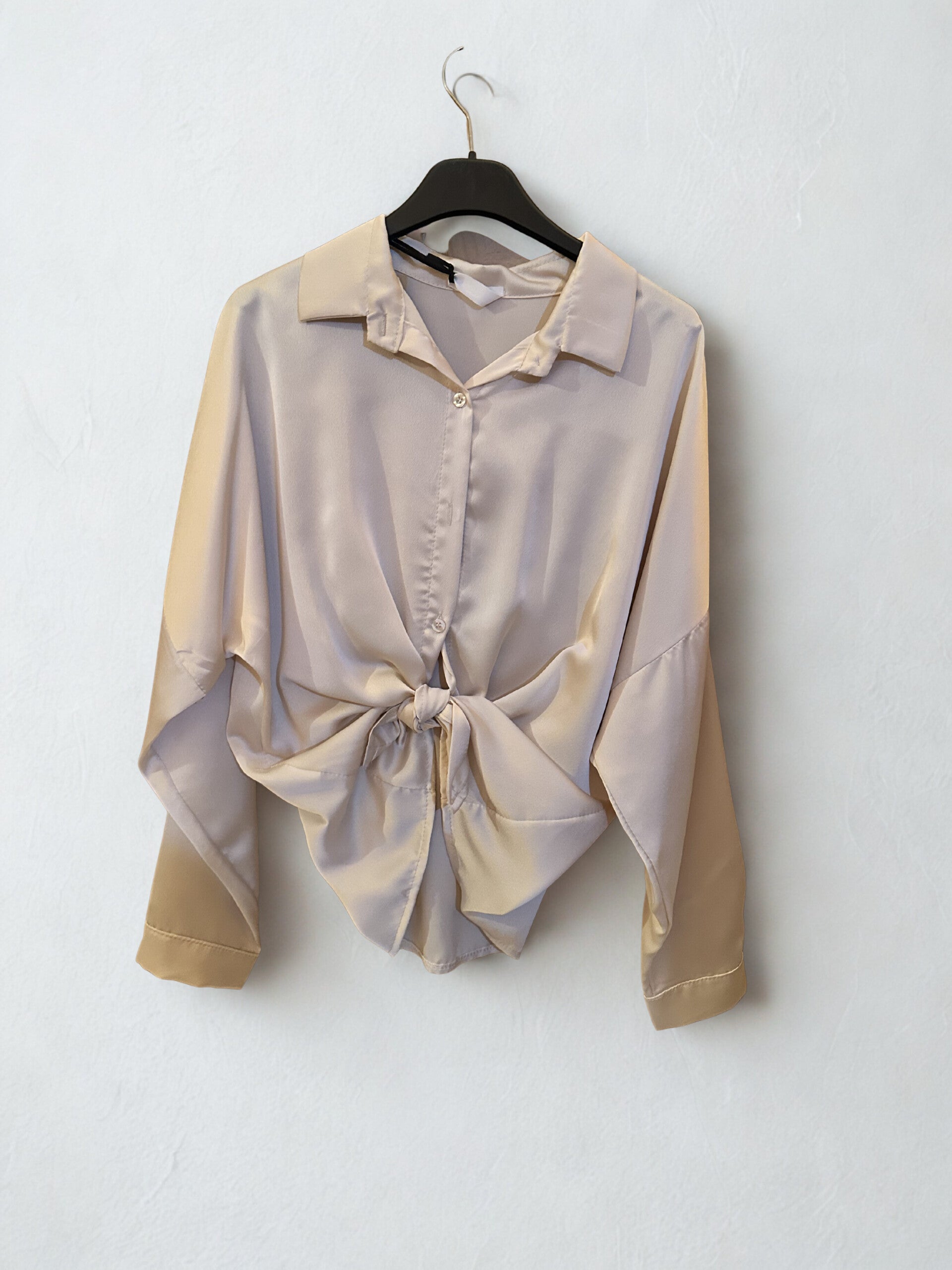 Camicia satinata con nodo