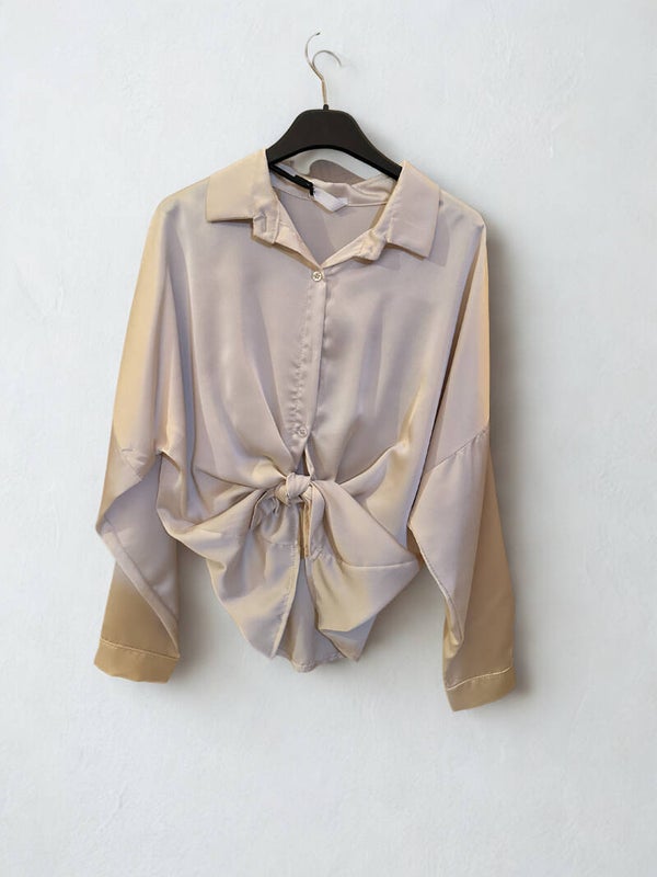 Camicia satinata con nodo