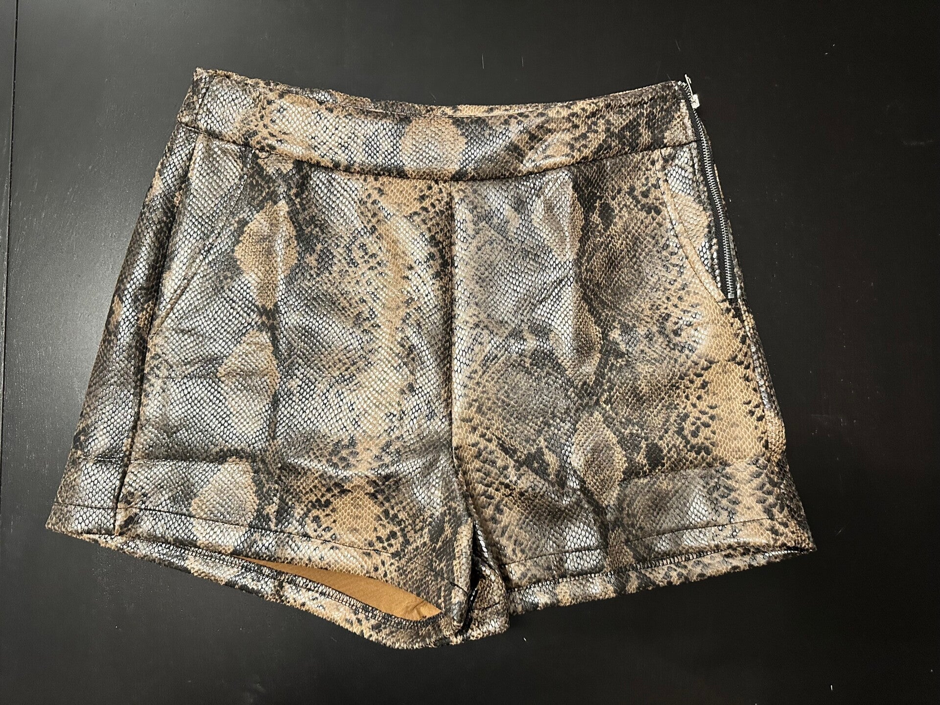 Shorts pitonato