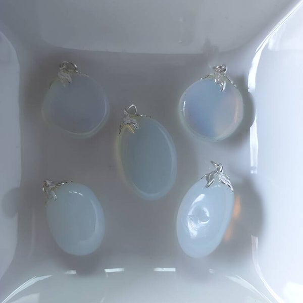 Edelsteen hanger Opaliet