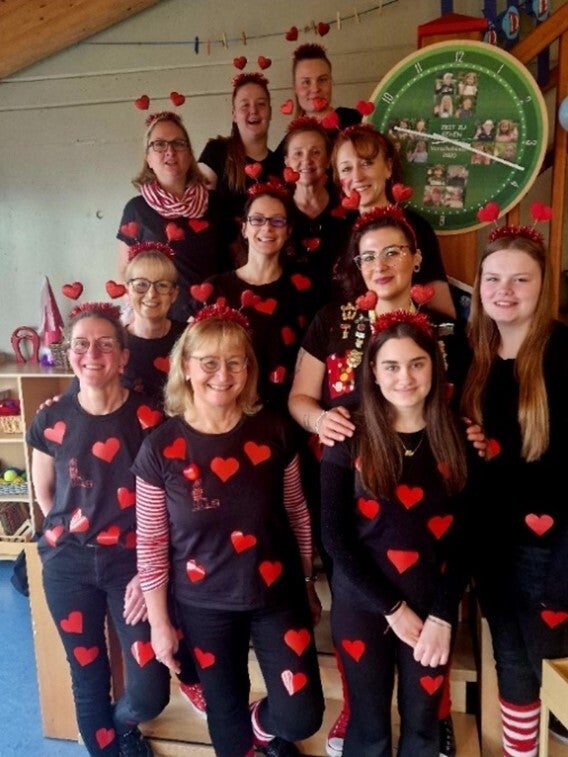 Foto aller Mitarbeiterinnen der Rabuaken-Kita