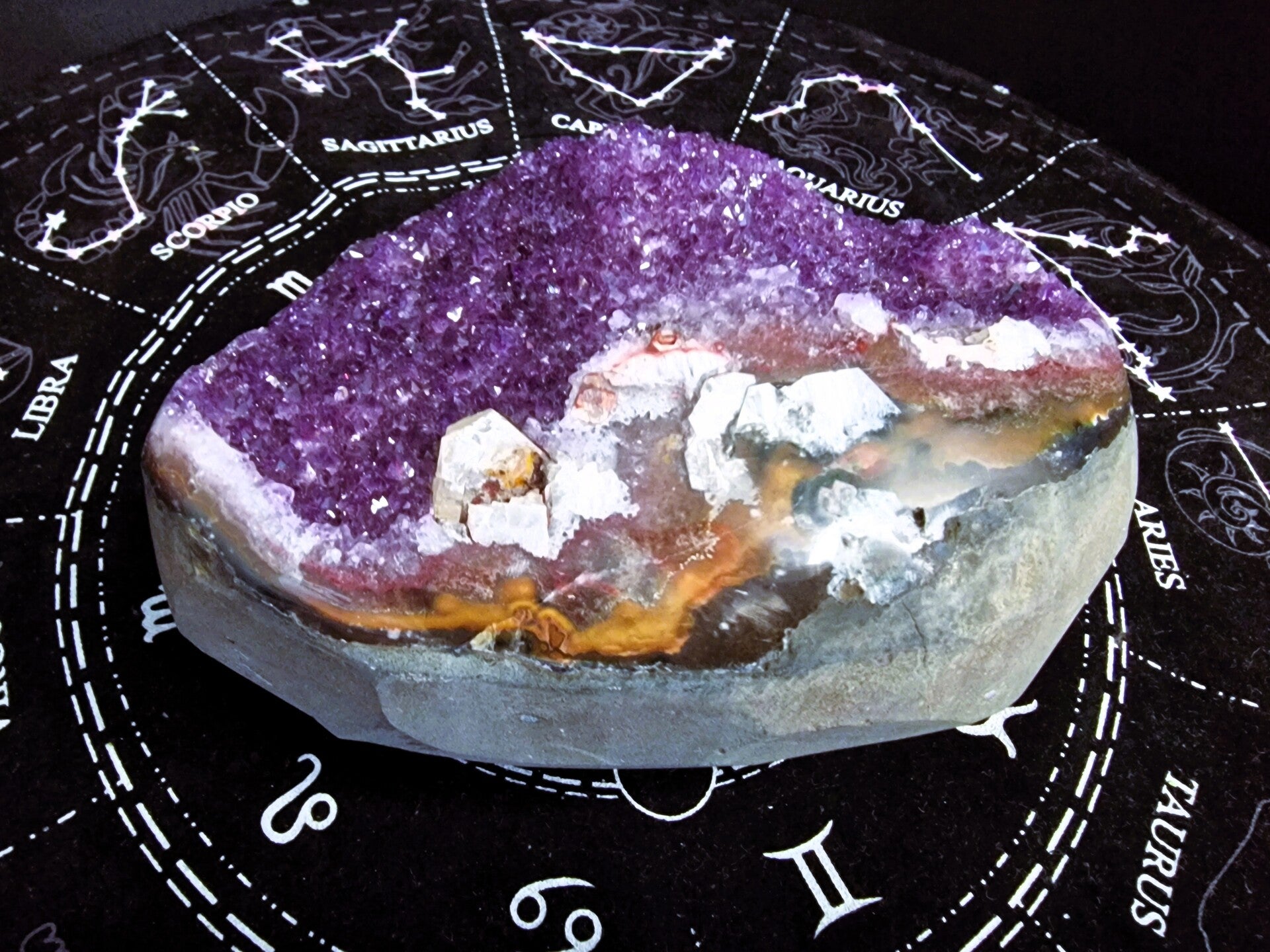 Große Amethyst Druse AA Qualität aus Uruguay 2385 Gramm