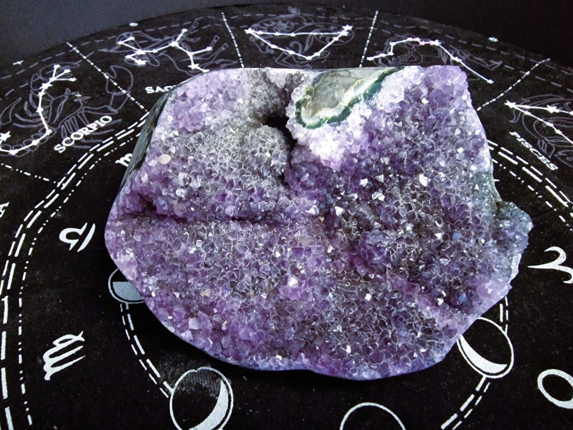 Große Amethyst Druse AA Qualitätaus Uruguay 985 Gramm
