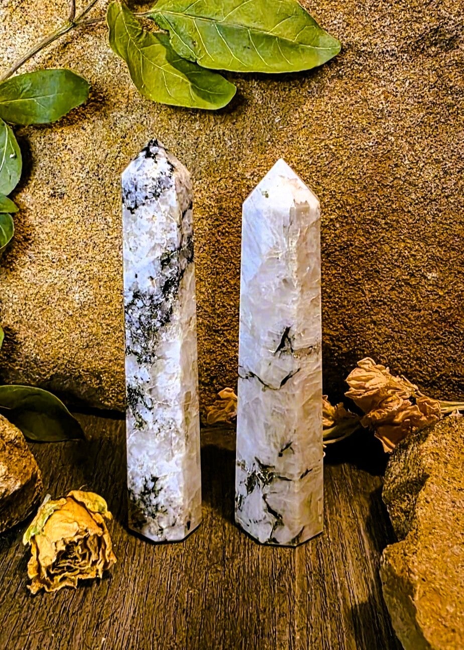 Obelisk Regenbogen Mondstein