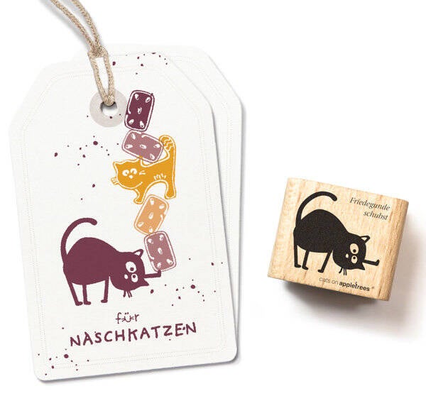 Cats on appletrees Friedegunde schubst