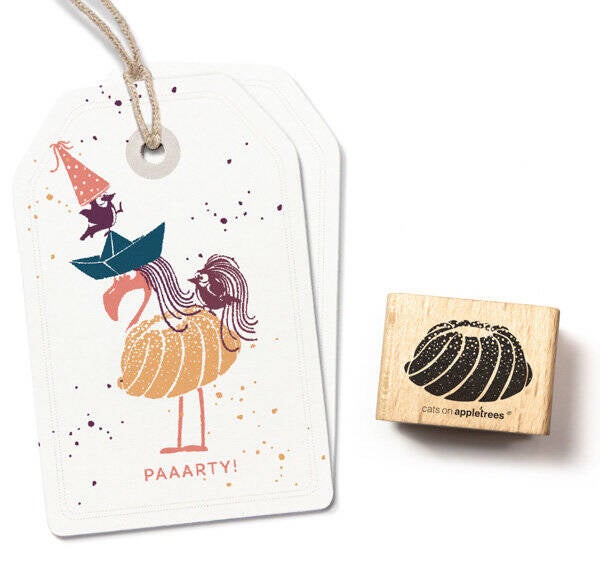 Cats on appletrees Gugelhupf