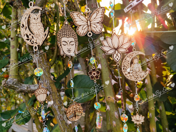 🌈 Suncatcher en bois et cristaux – Plusieurs modèles au choix ✨