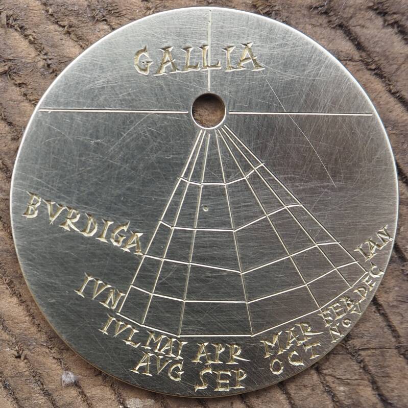 Medallion zonnewijzer: configureer de maand