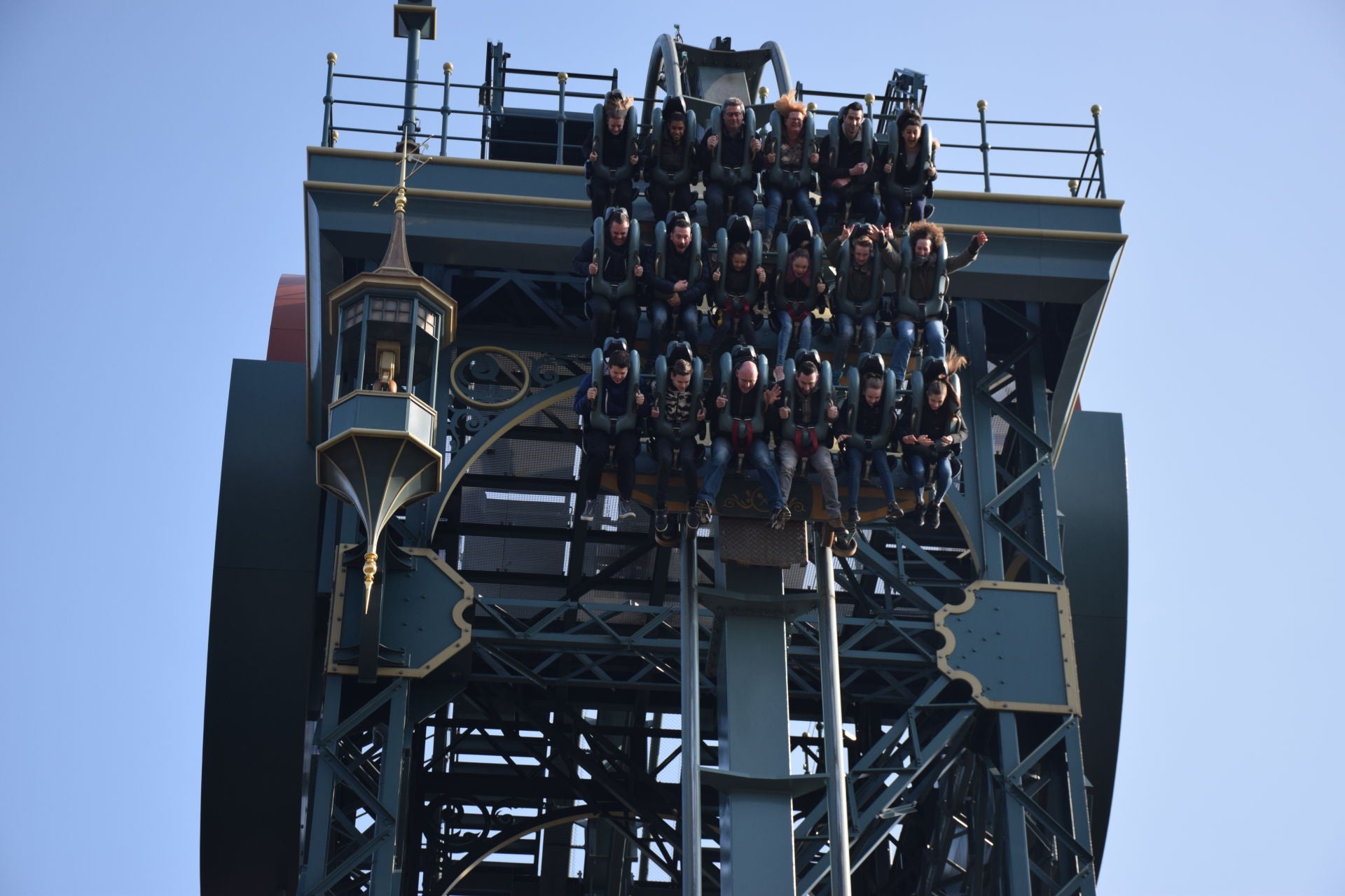 daar maken ze de vrije val