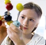 3 adolescentes qui discutent