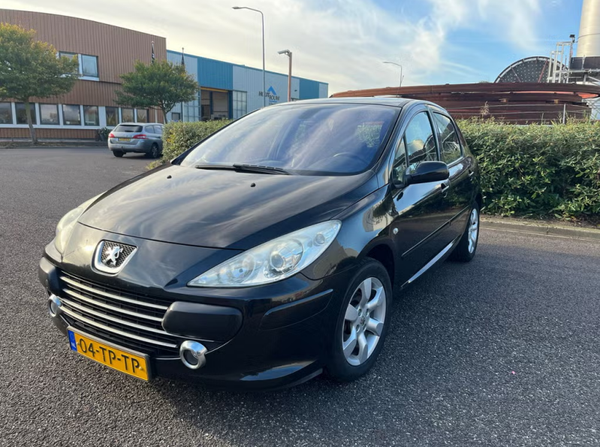 Peugeot 307 1.6 16V 5DR 2007 Zwart trekhaak.
