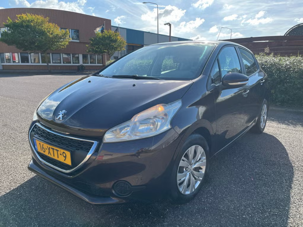 Peugeot 208 1.2 VTi 82PK 5D 2e eign (102g) 2012 mooie kleur!