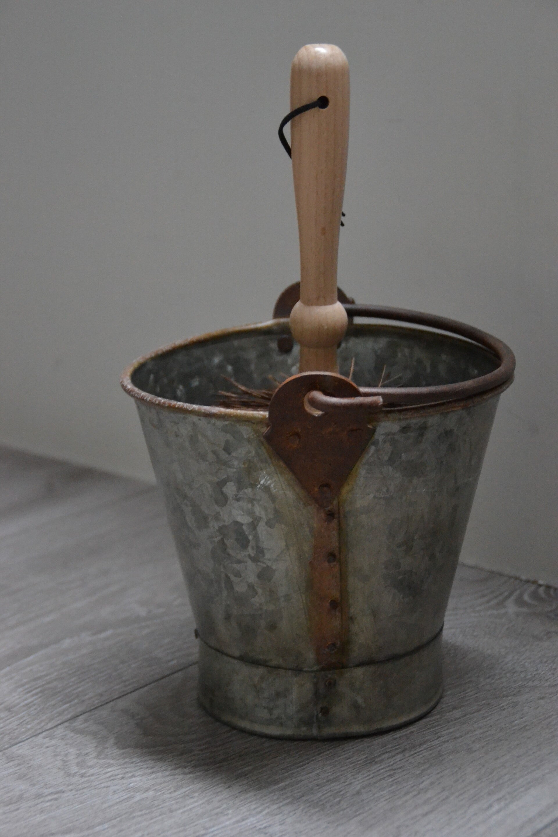 WC-Borstelhouder -Ouderwetse emmer zinc/roest uniek landelijk-stoer-