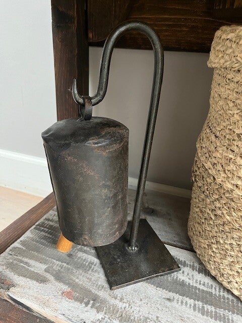 Oude Bel op statief Landelijk