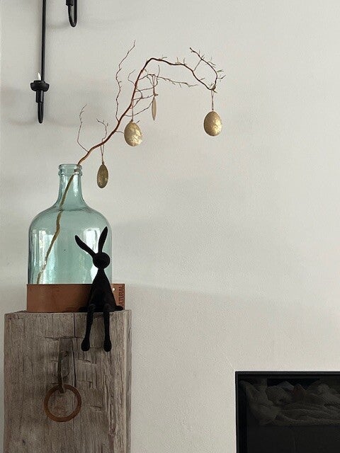 Zittend konijnenbeeldje - langbenig konijn - Landelijk