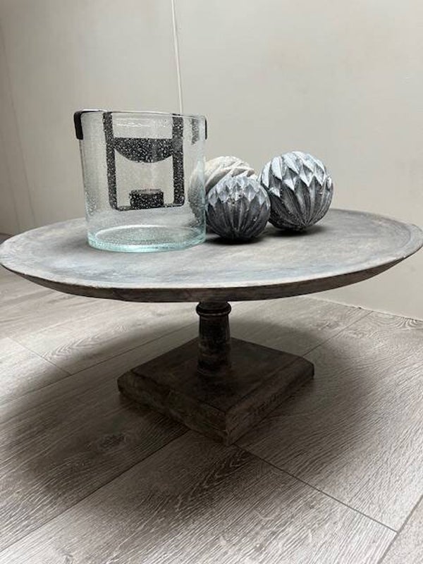 Plateau Hout XL op voet Ø50 grey-brown finish - Aura Peeperkorn -