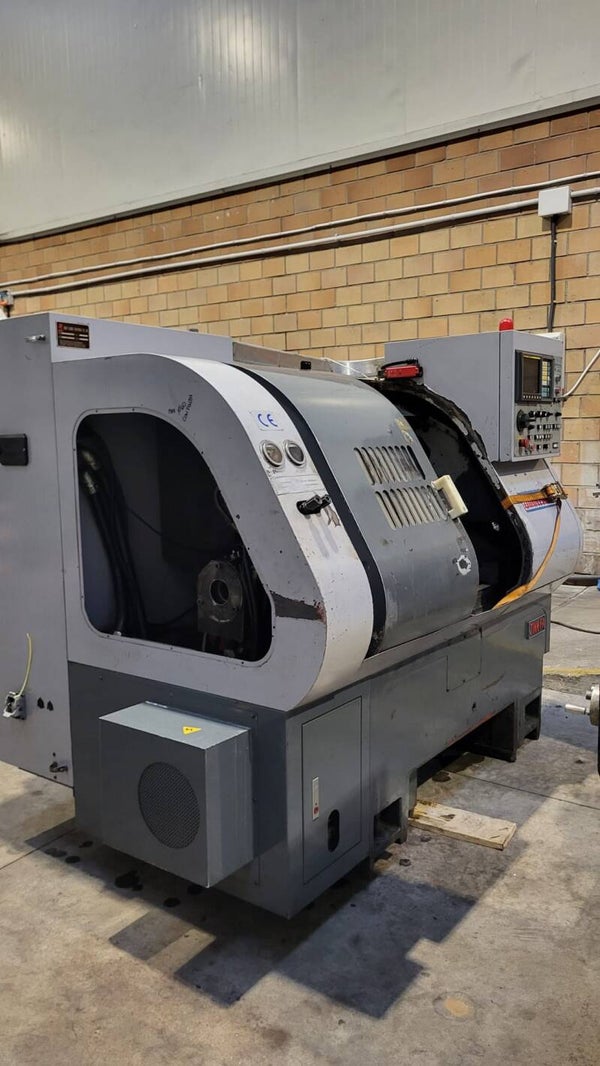 Torno CNC bancada inclinada JINN FA modelo JL60