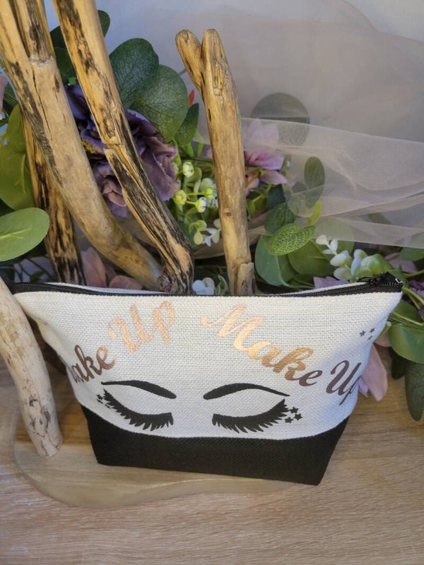 Trousse “Wake up & Make up – regard étoilé” ✨