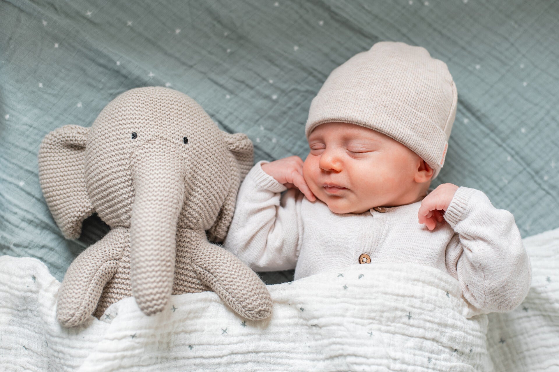 Tijdloze newborn foto's waarin de eerste momenten van jullie baby op een stijlvolle en authentieke manier worden vastgelegd