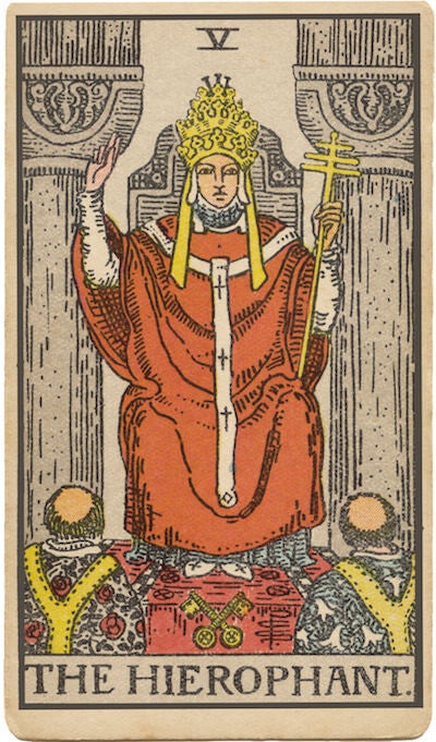 Carta de El Sacerdote del Tarot. Figura religiosa en un trono con dos seguidores que simboliza la tradición, la espiritualidad, la guía y el conocimiento formal.