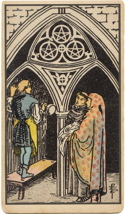 Carta de Tres de Oros. Tres personas trabajan en un edificio, que simboliza la colaboración, el trabajo en equipo, la habilidad y el aprendizaje.