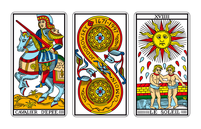 Tríada de Tarot: EL CABALLO DE ESPADAS, EL DOS DE OROS Y EL SOL