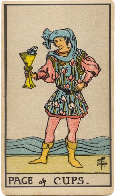Carta de Sota de Copas. Un joven sostiene una copa con un pez, que simboliza la intuición, la creatividad, la curiosidad y los mensajes emocionales.