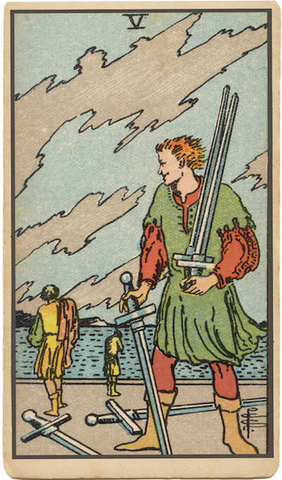 Carta de Seis de Espadas. Figuras en un bote que se alejan de aguas turbulentas, que simboliza la transición, la sanación, el viaje y el alejamiento.
