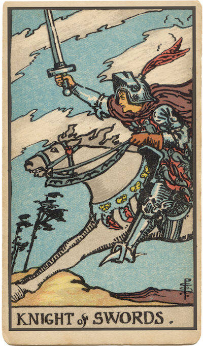 Carta de Caballero de Espadas. Un jinete a caballo con una espada desenvainada, que simboliza la ambición, la impetuosidad, la lógica y la acción rápida.