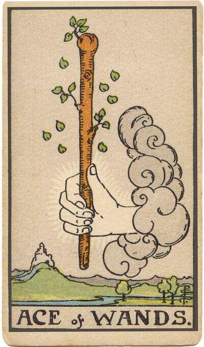 Carta de As de Bastos del Tarot. Una mano sostiene un bastón en llamas que simboliza la creatividad, nuevos proyectos y la chispa inicial para actuar.