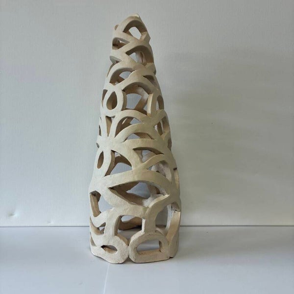 Toren abstract met gaten