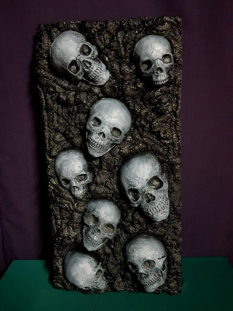Platte mit Totenköpfen - beleuchtet - Ideal für eine Gruft #6