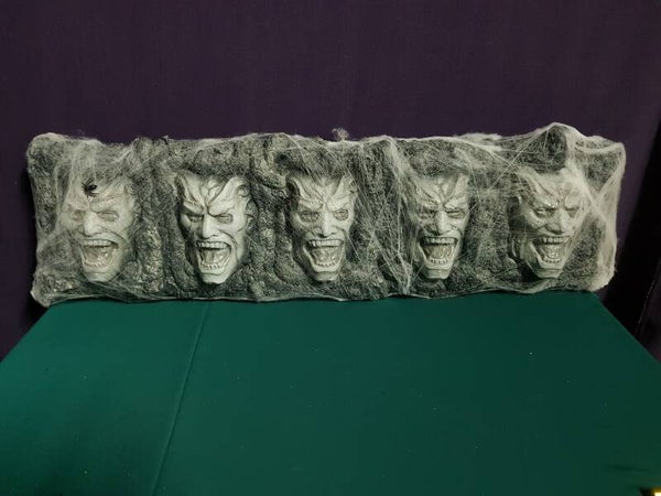 Gargoyle Gothic Wanddeko beleuchtet mit Spinnenweben #2