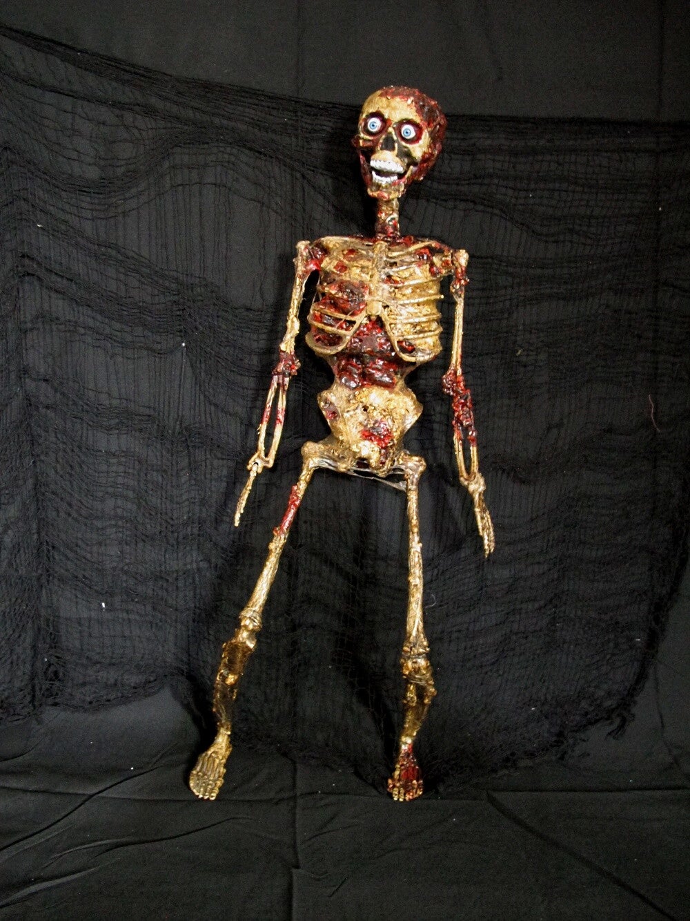 Mittleres Zombie Skelett - die größere Leiche -