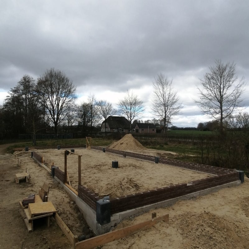 2022-kapschuur-2-opmetselen-muur