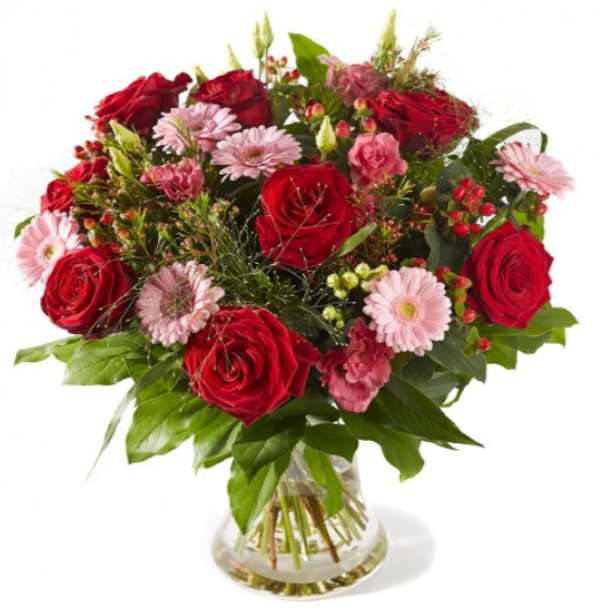 Boeket rode rozen en roze gerbera