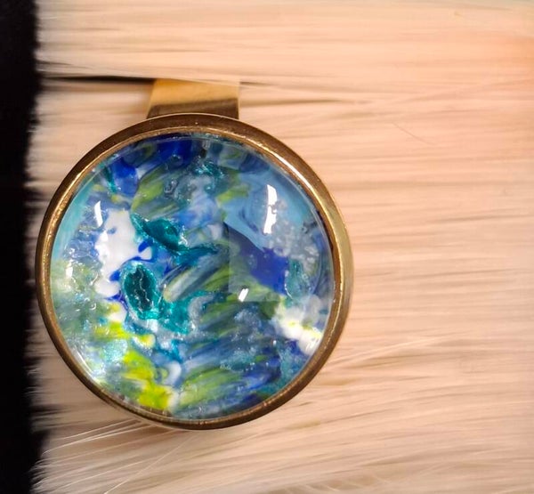 Ring goudkleur blauw/groen/lime